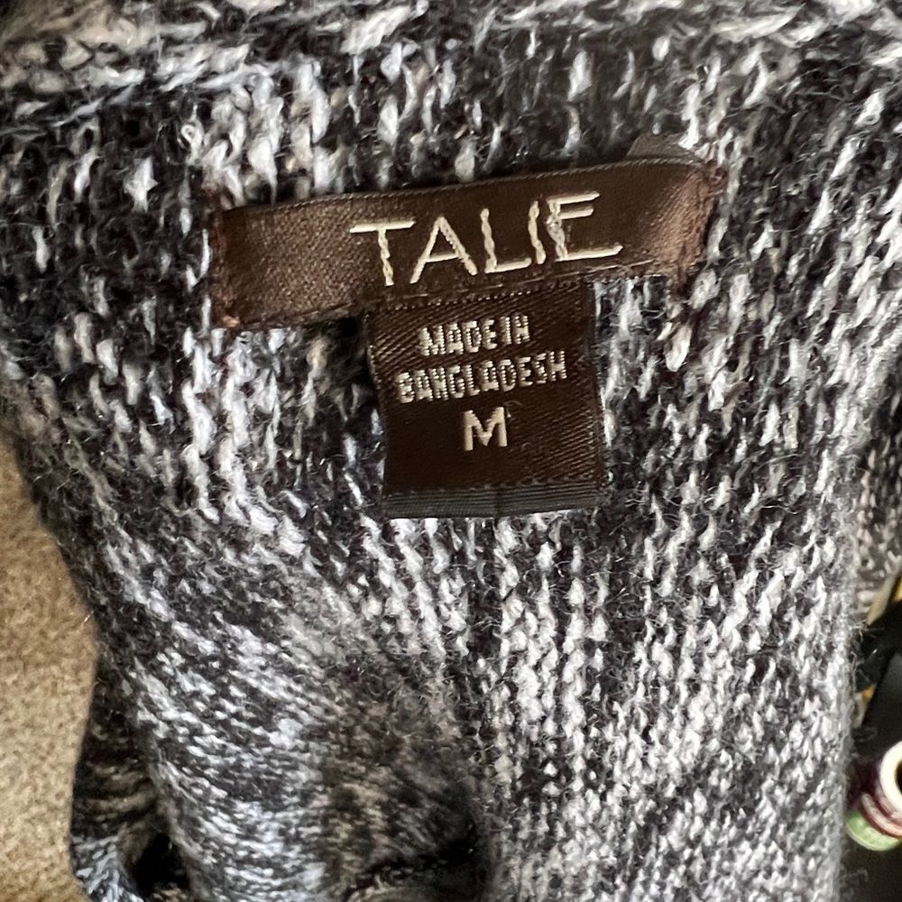 Talie Sweater‎ - Picture 7 of 7